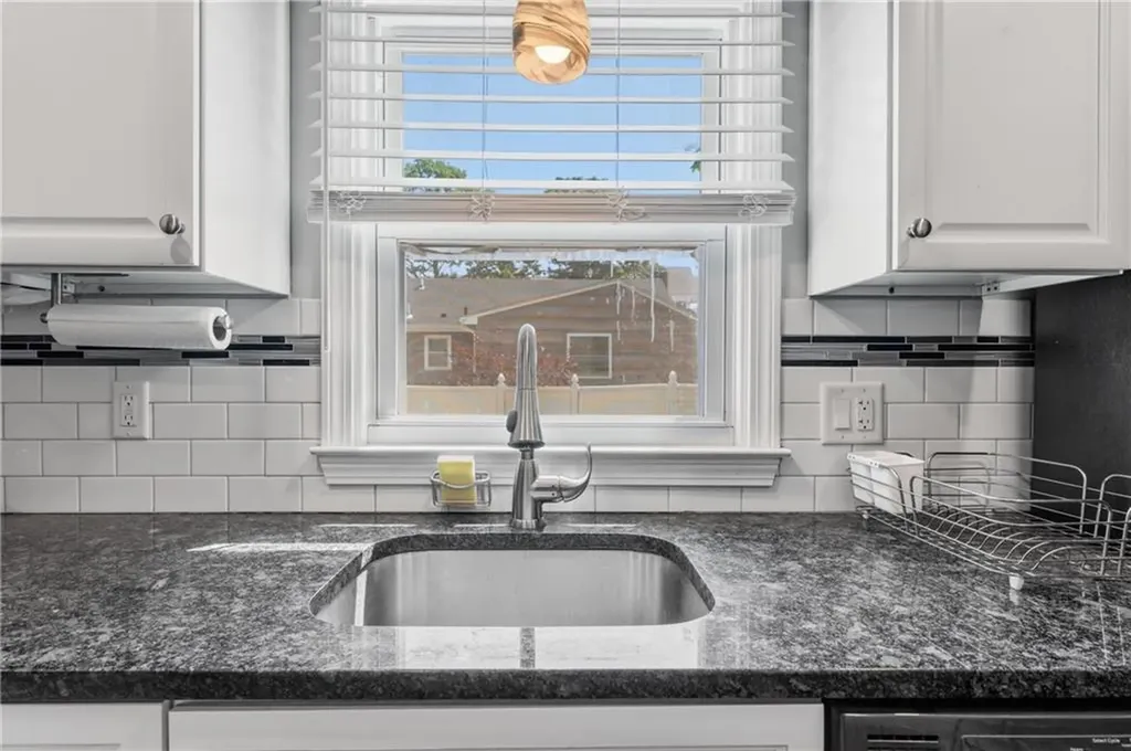 21 Bailey Street East Providence RI 02916