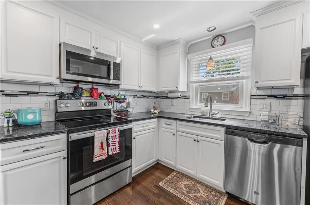 21 Bailey Street East Providence RI 02916