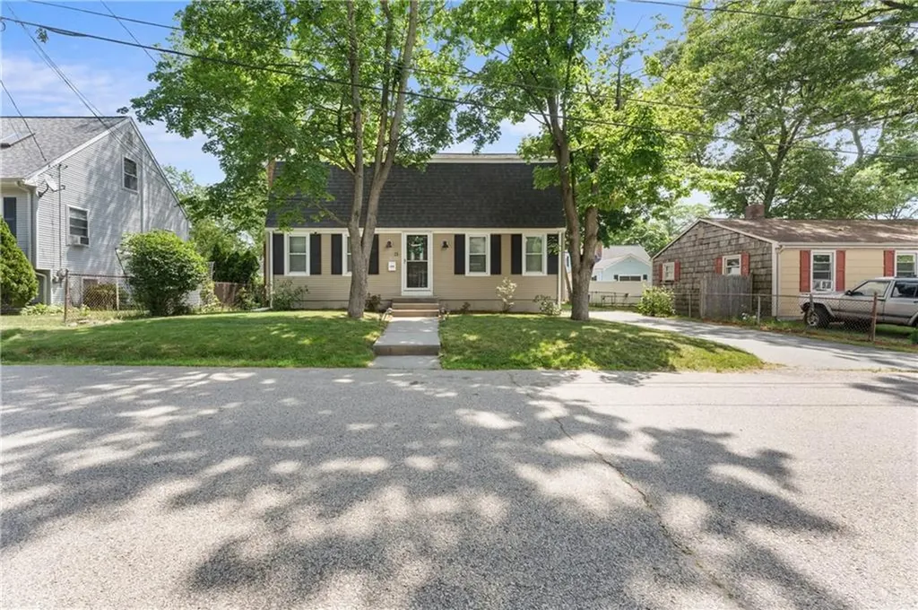 21 Bailey Street East Providence RI 02916