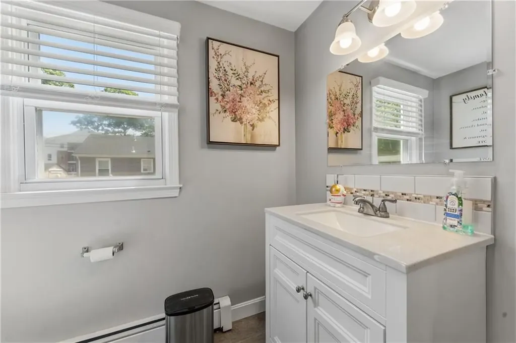 21 Bailey Street East Providence RI 02916