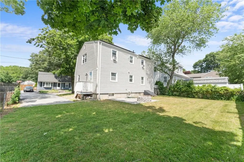 21 Bailey Street East Providence RI 02916