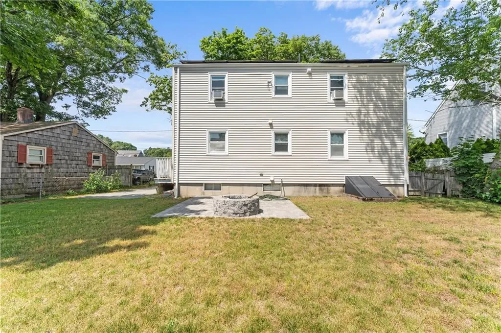 21 Bailey Street East Providence RI 02916