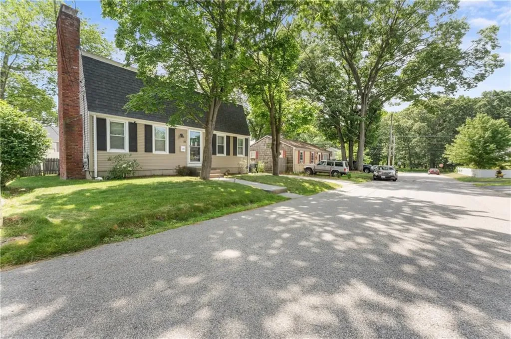 21 Bailey Street East Providence RI 02916