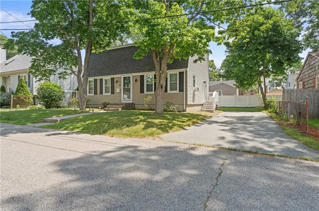 21 Bailey Street East Providence RI 02916