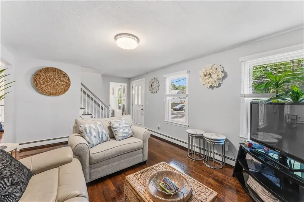 21 Bailey Street East Providence RI 02916
