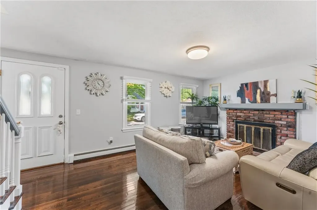 21 Bailey Street East Providence RI 02916