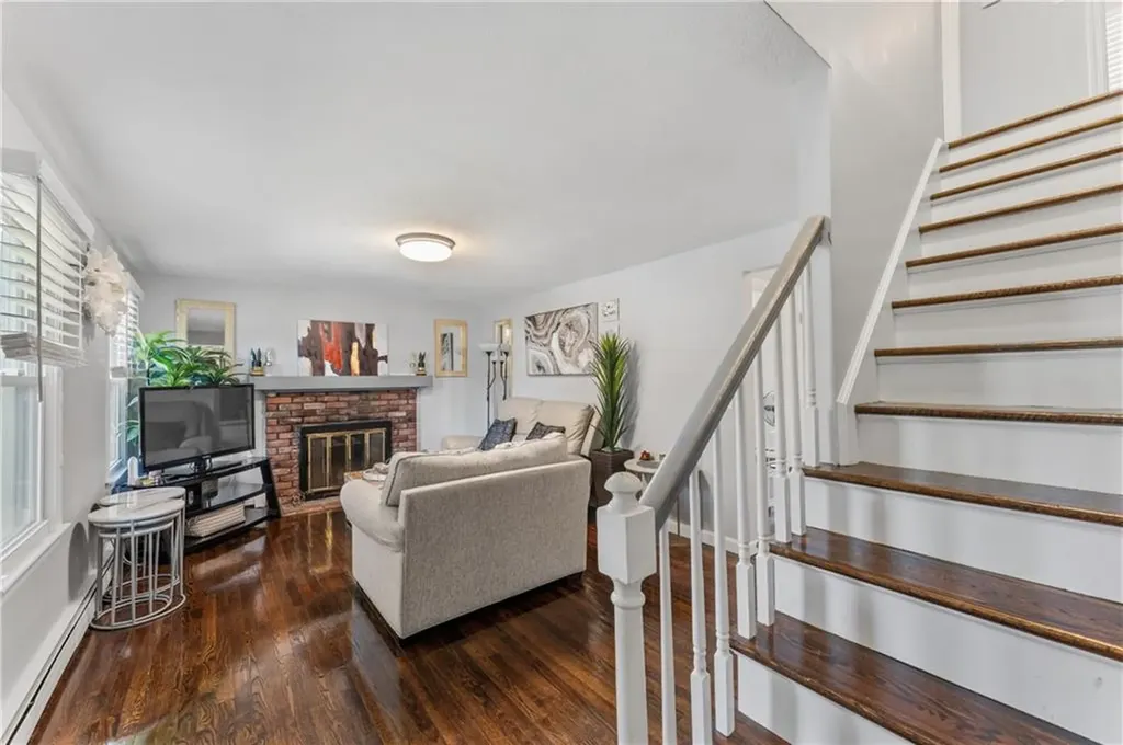 21 Bailey Street East Providence RI 02916