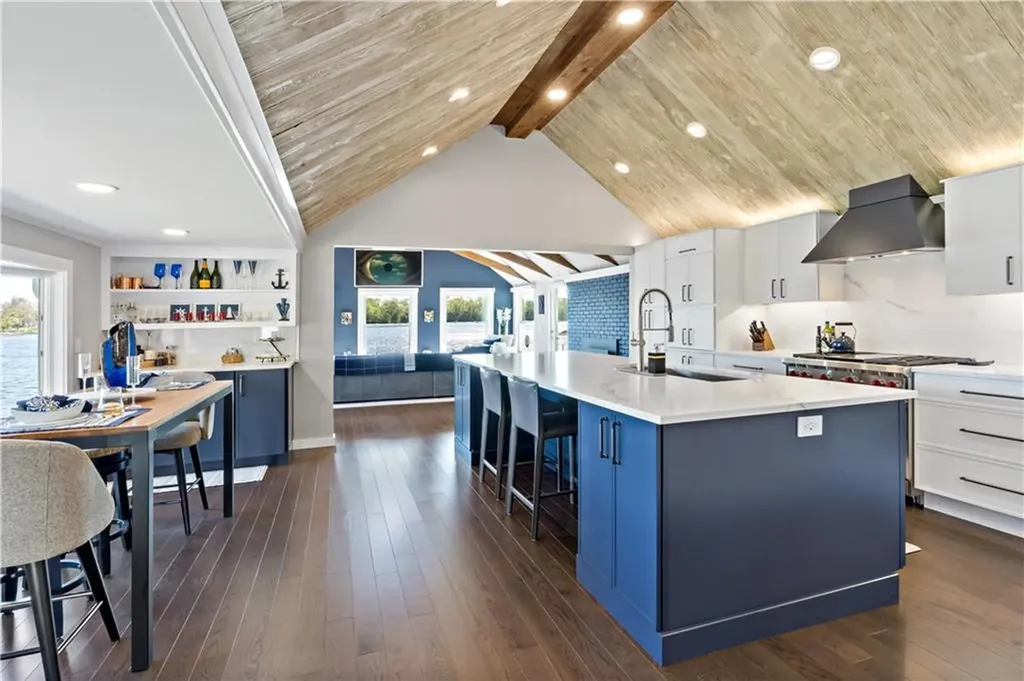 166 New Meadow Road Barrington RI 02806