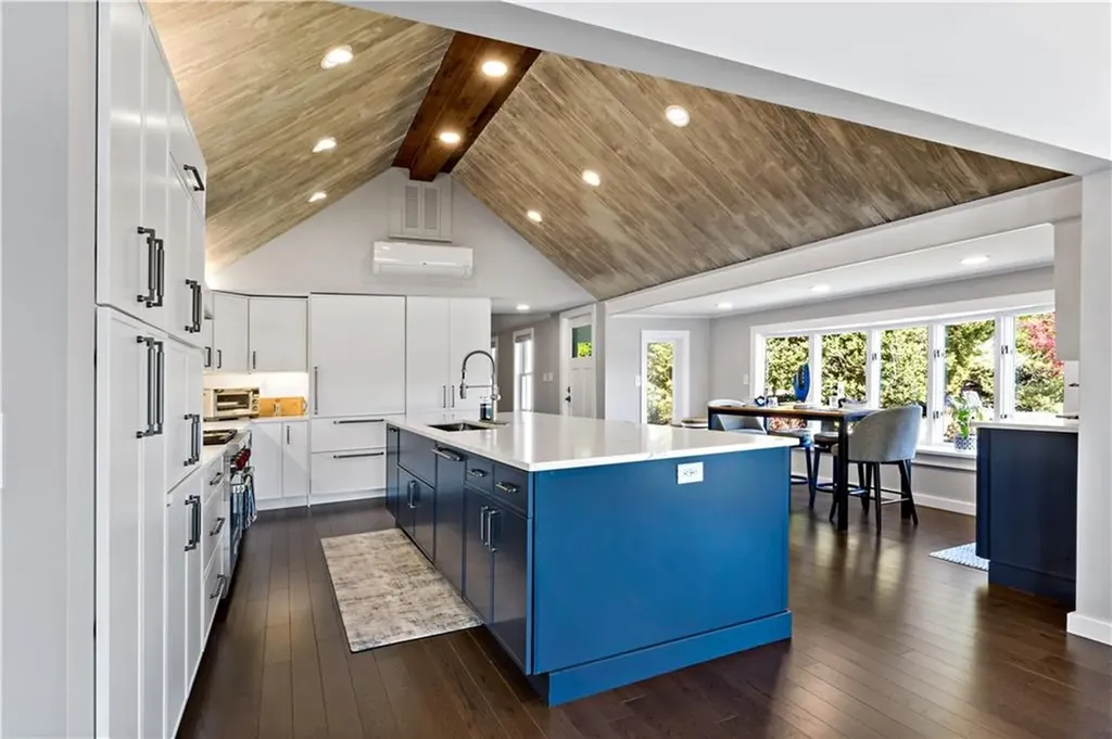 166 New Meadow Road Barrington RI 02806