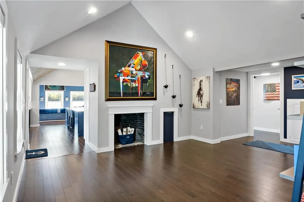 166 New Meadow Road Barrington RI 02806