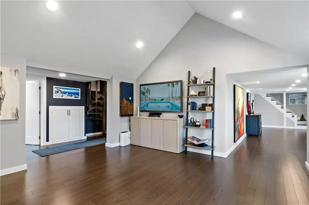 166 New Meadow Road Barrington RI 02806