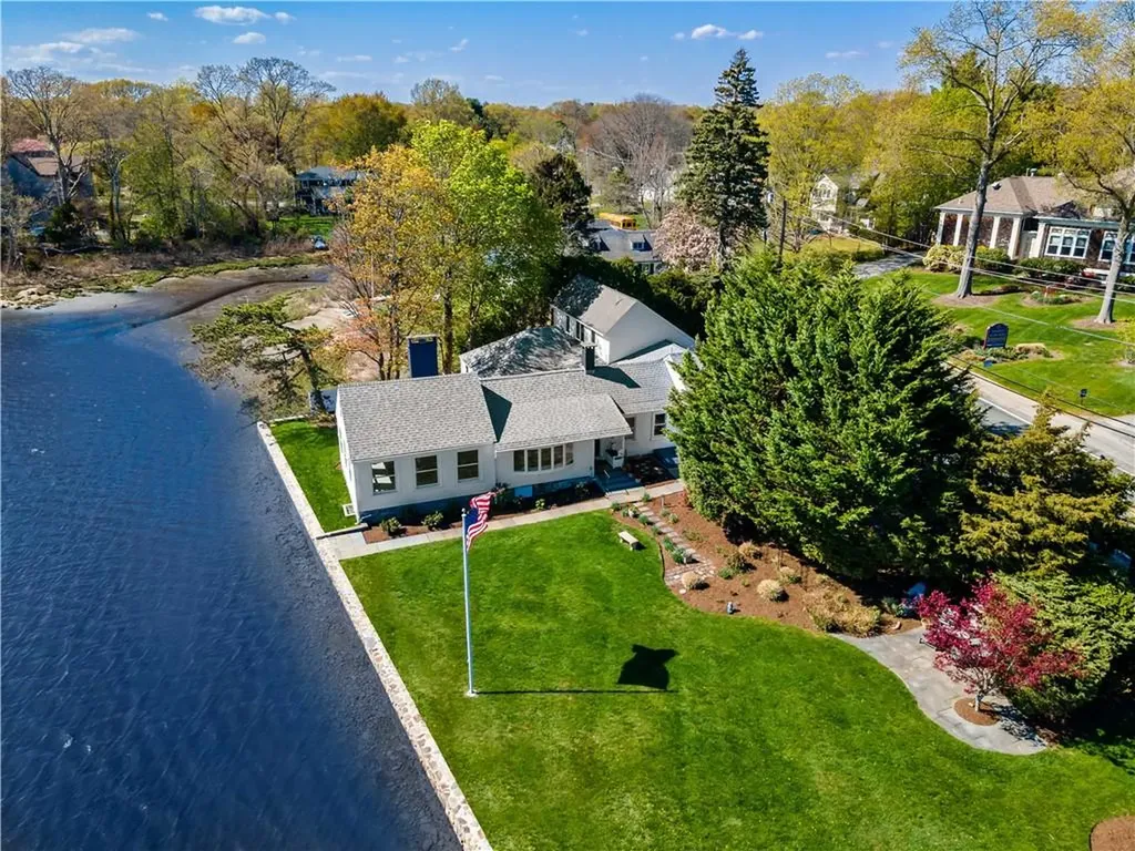 166 New Meadow Road Barrington RI 02806
