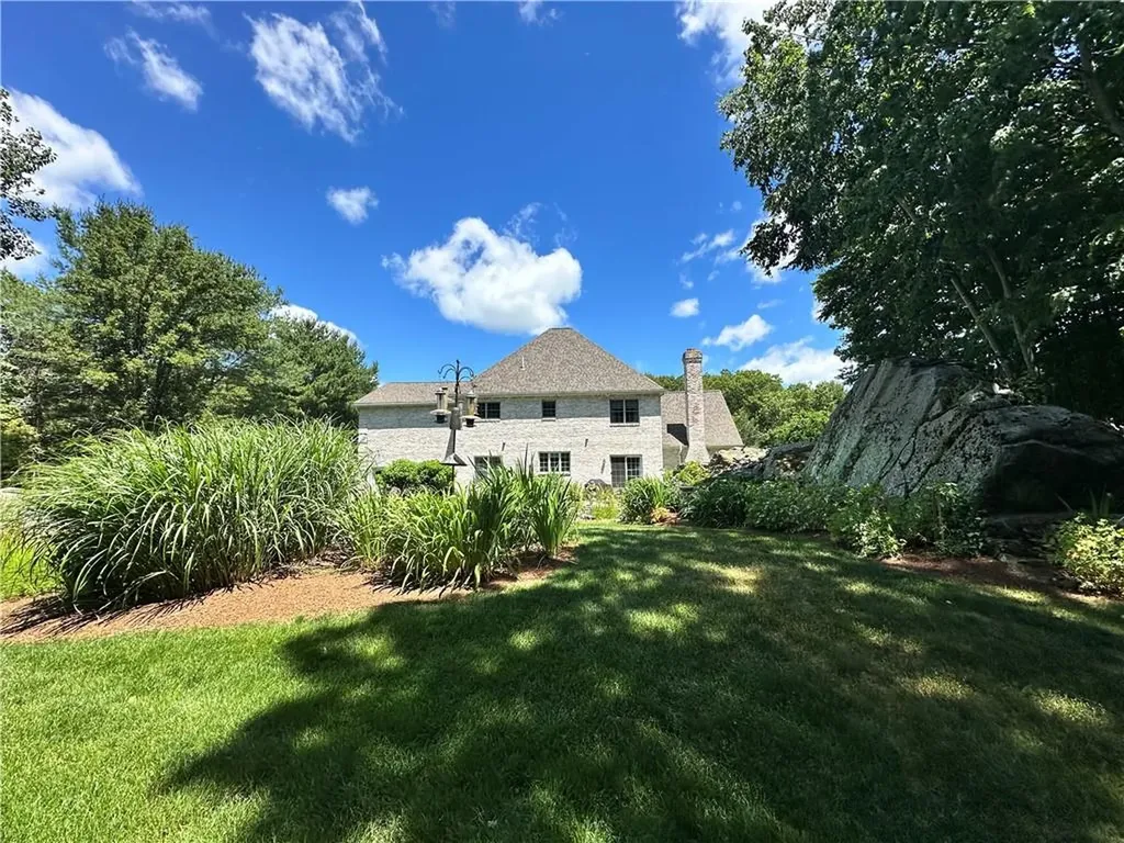 13 West Butterfly Way Lincoln RI 02865
