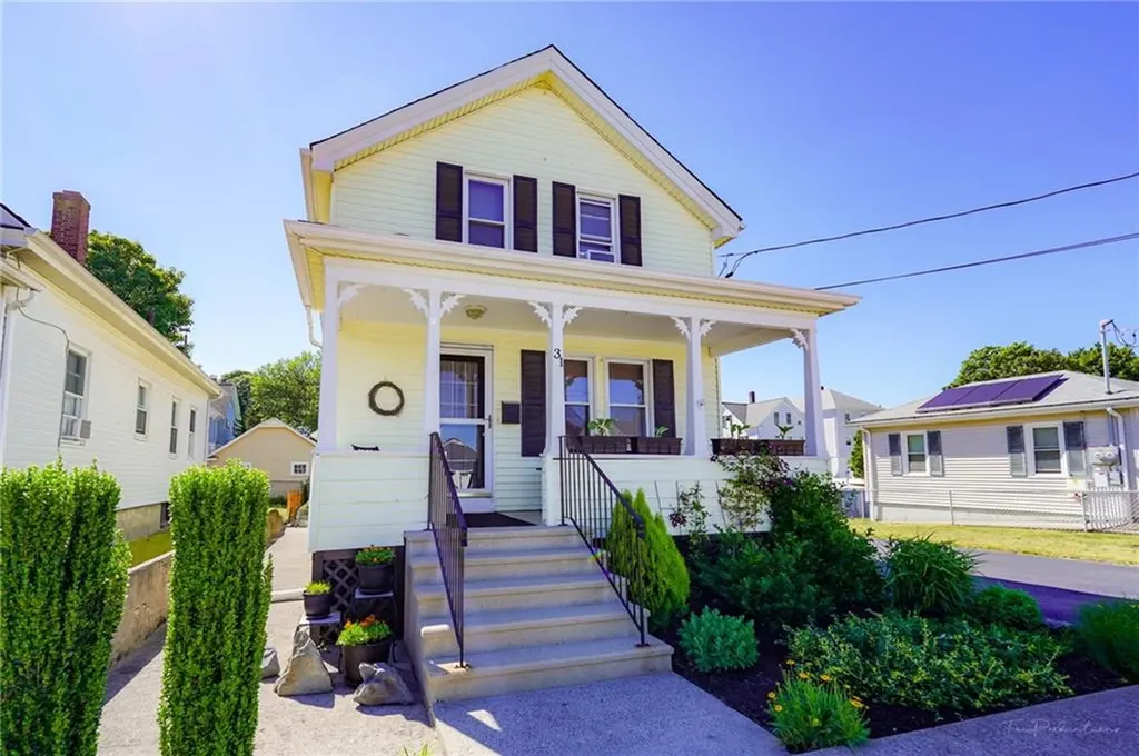 31 Fenmoor Street East Providence RI 02914
