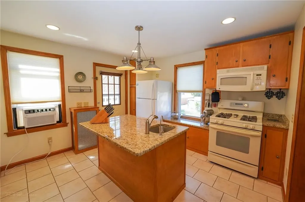 31 Fenmoor Street East Providence RI 02914