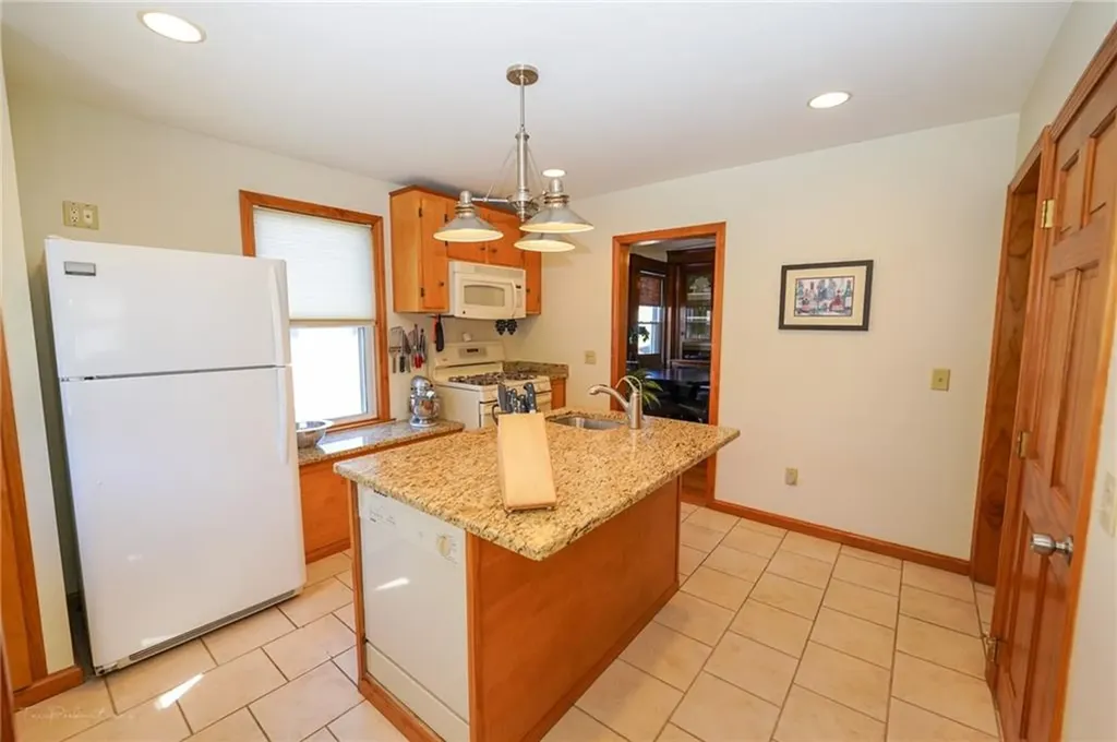 31 Fenmoor Street East Providence RI 02914