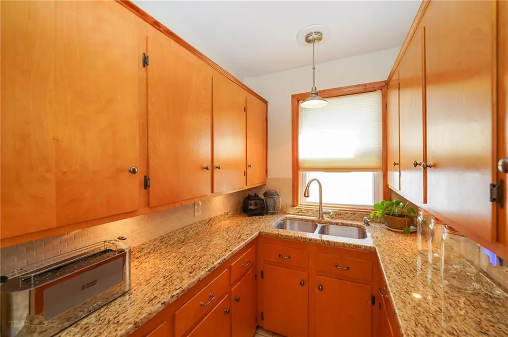31 Fenmoor Street East Providence RI 02914