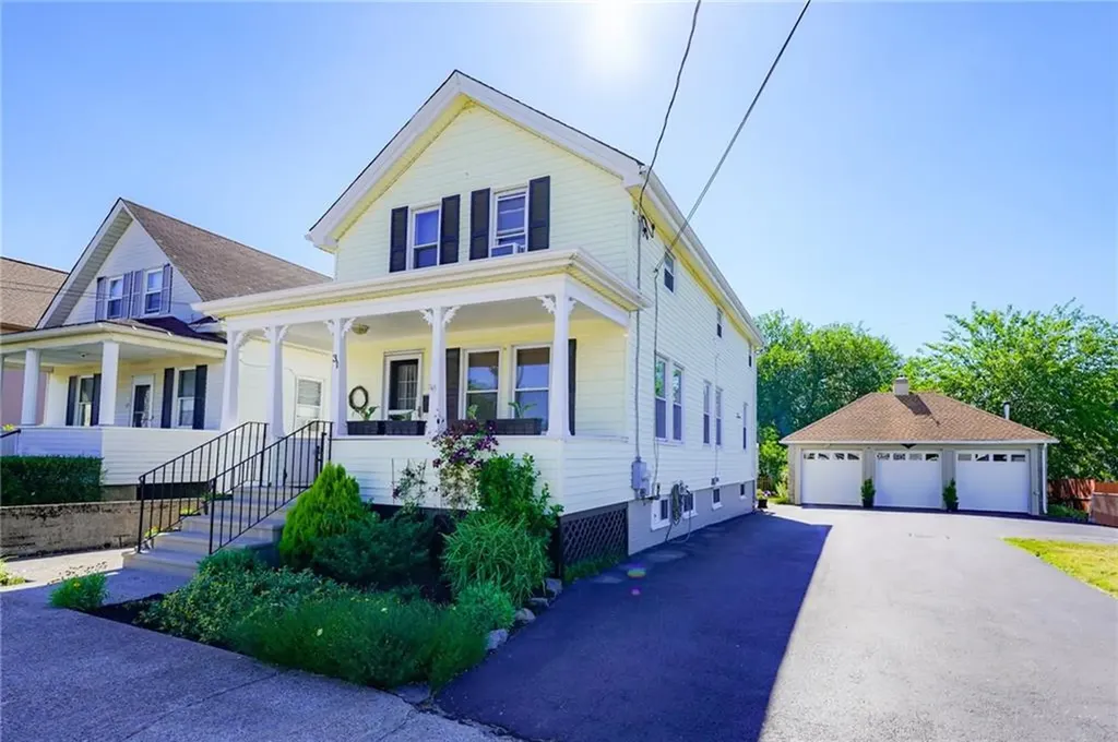 31 Fenmoor Street East Providence RI 02914