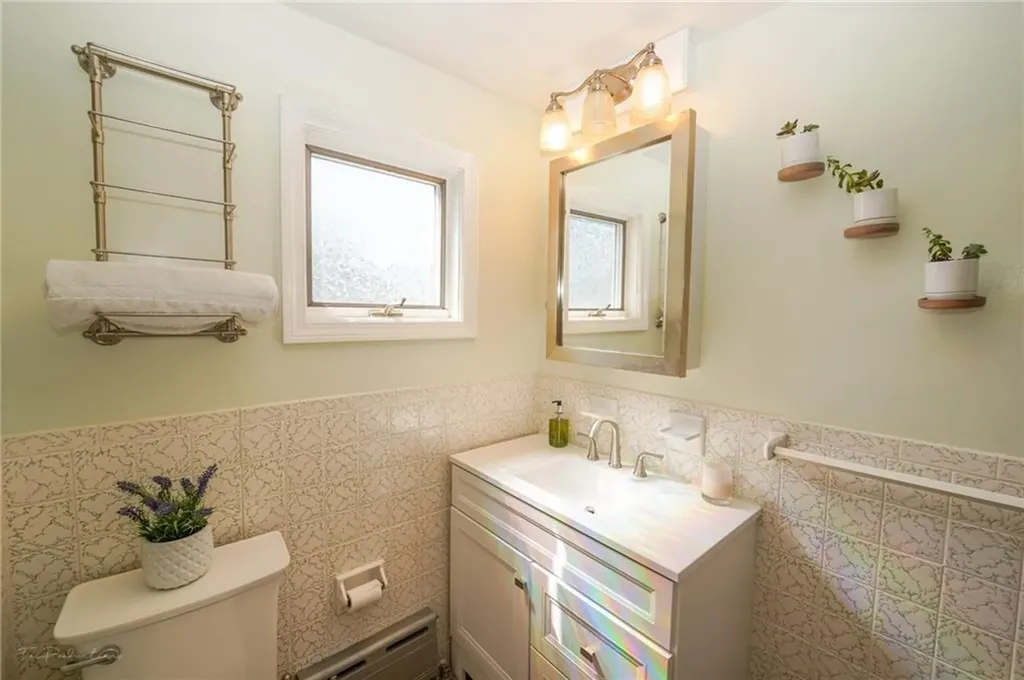 31 Fenmoor Street East Providence RI 02914