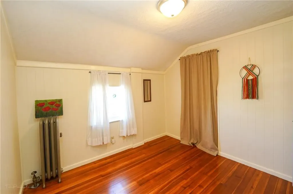 31 Fenmoor Street East Providence RI 02914