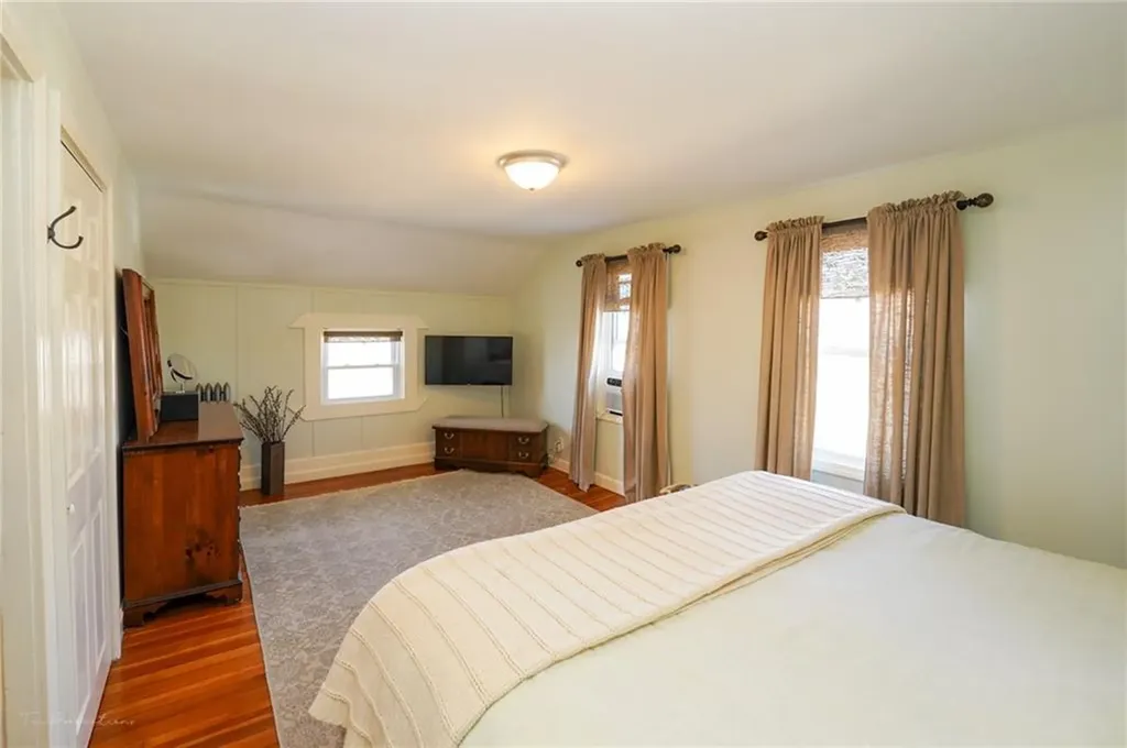 31 Fenmoor Street East Providence RI 02914