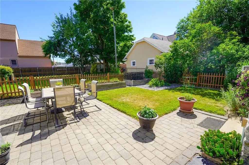31 Fenmoor Street East Providence RI 02914
