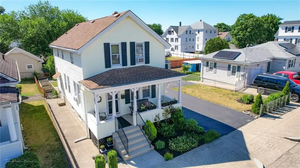 31 Fenmoor Street East Providence RI 02914