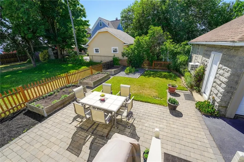31 Fenmoor Street East Providence RI 02914