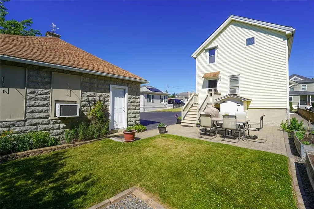 31 Fenmoor Street East Providence RI 02914