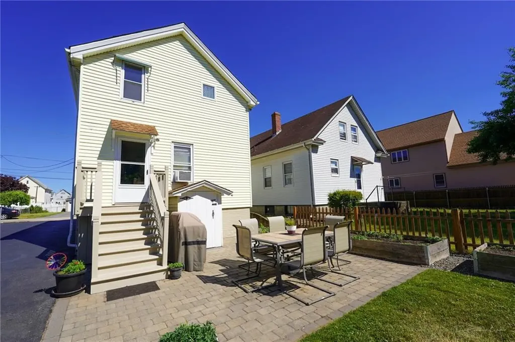31 Fenmoor Street East Providence RI 02914