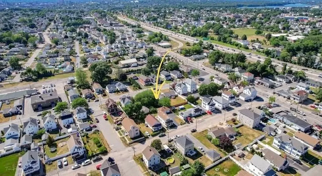 31 Fenmoor Street East Providence RI 02914