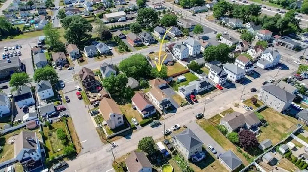 31 Fenmoor Street East Providence RI 02914