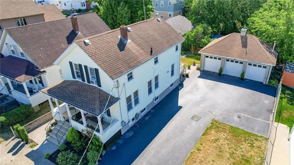 31 Fenmoor Street East Providence RI 02914