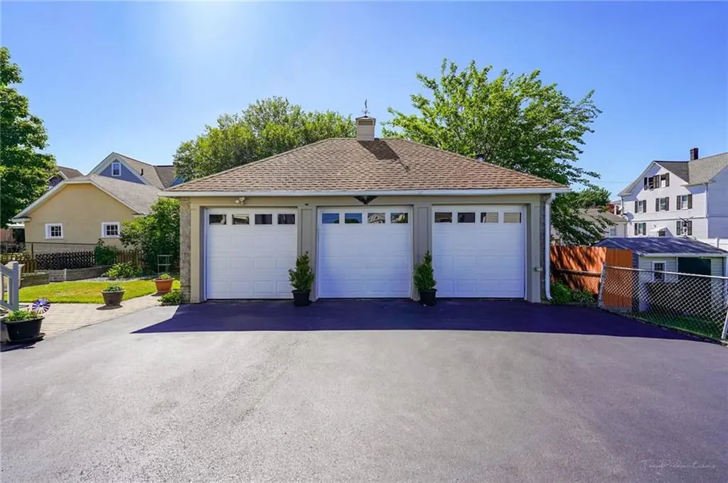 31 Fenmoor Street East Providence RI 02914