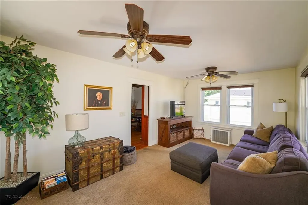 31 Fenmoor Street East Providence RI 02914