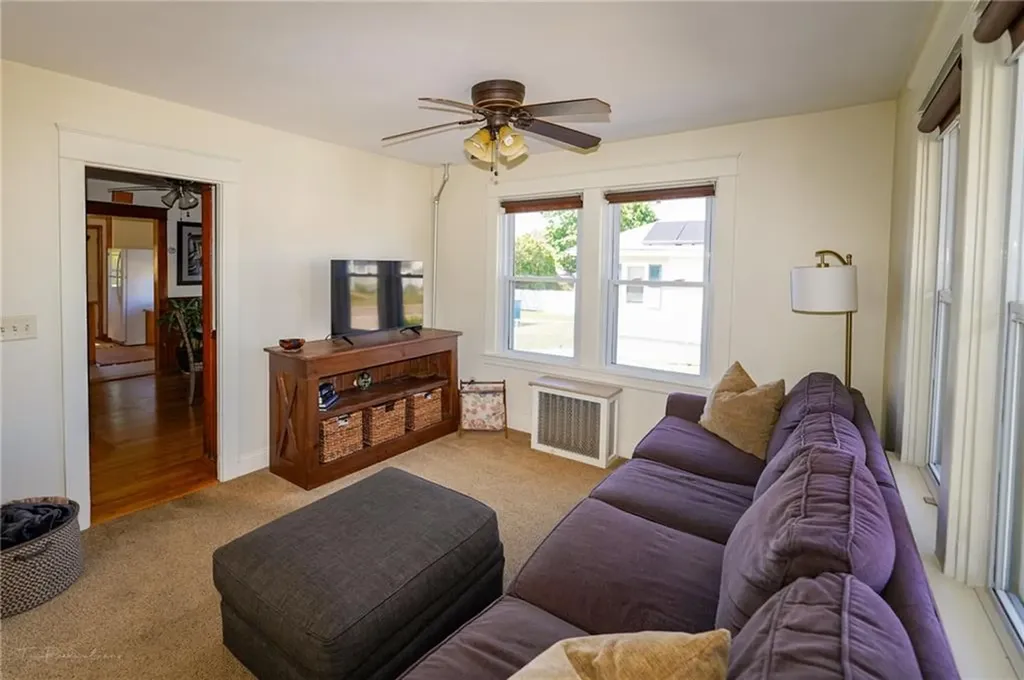 31 Fenmoor Street East Providence RI 02914