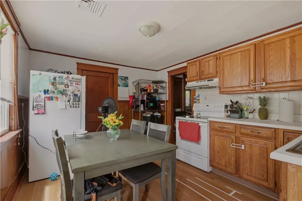 21 East Road Tiverton RI 02878