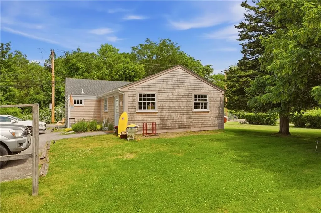 21 East Road Tiverton RI 02878