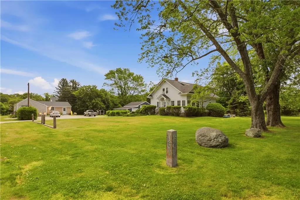 21 East Road Tiverton RI 02878