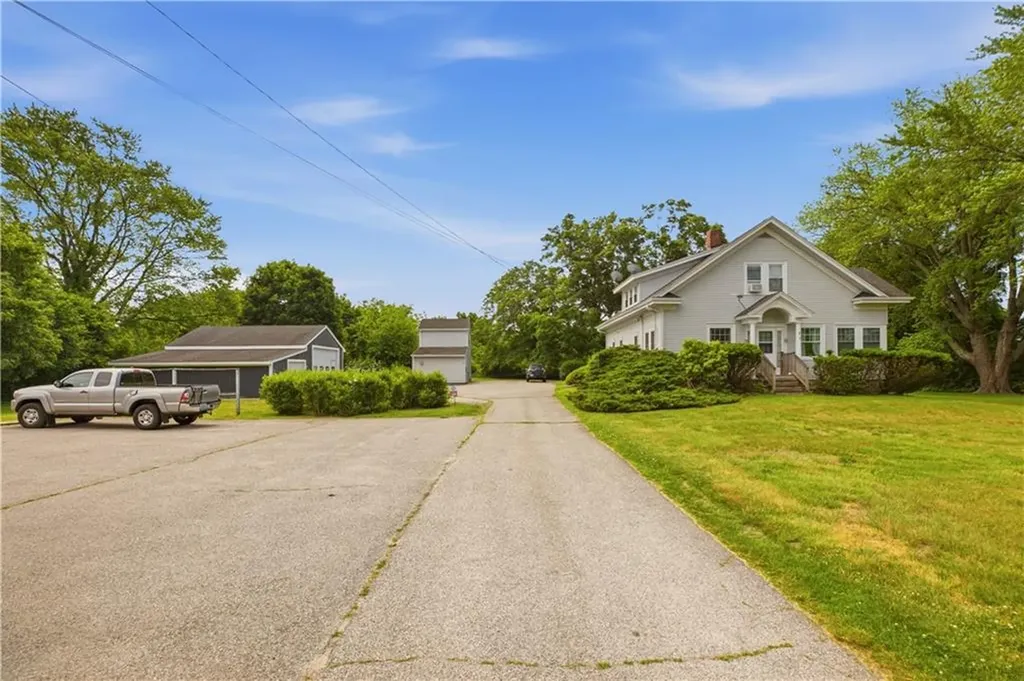 21 East Road Tiverton RI 02878
