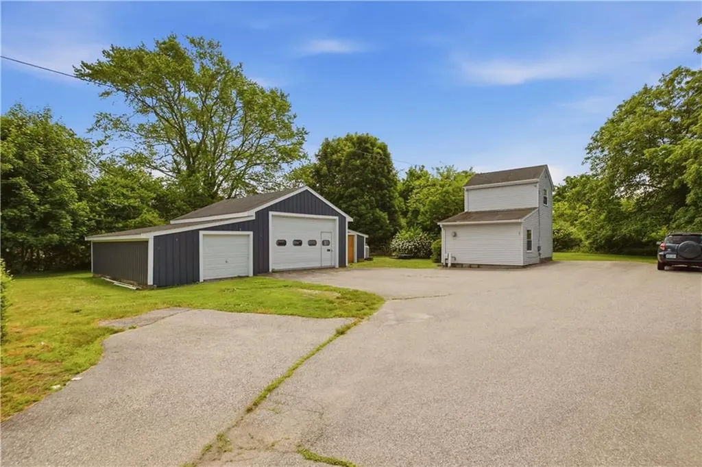 21 East Road Tiverton RI 02878