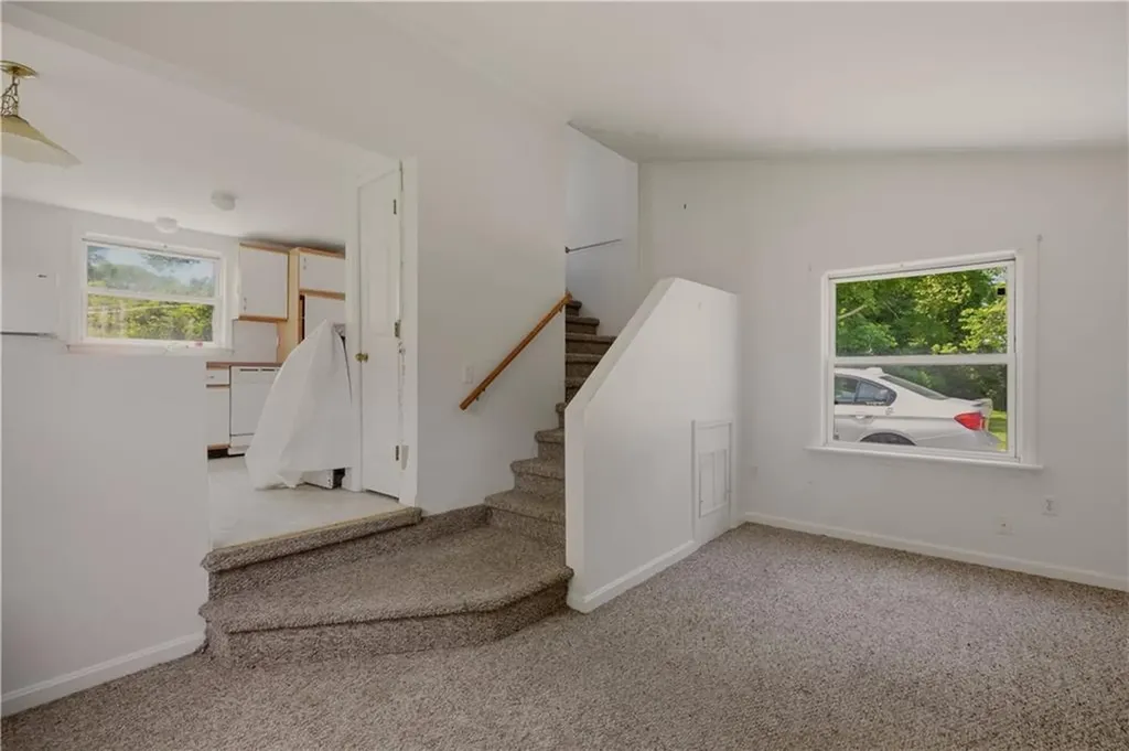 21 East Road Tiverton RI 02878