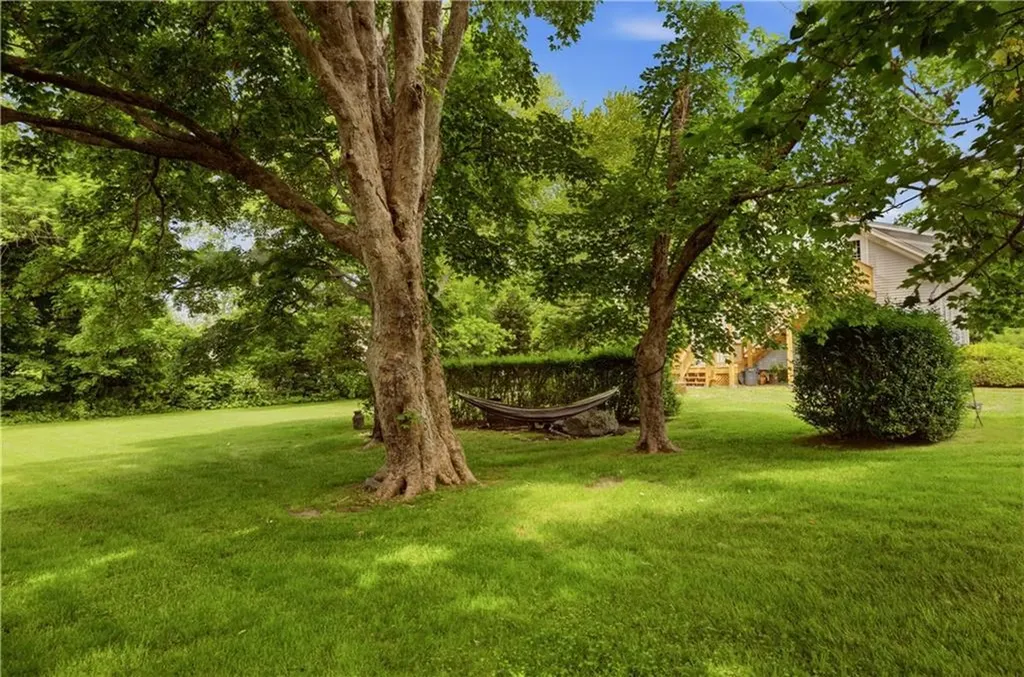 21 East Road Tiverton RI 02878