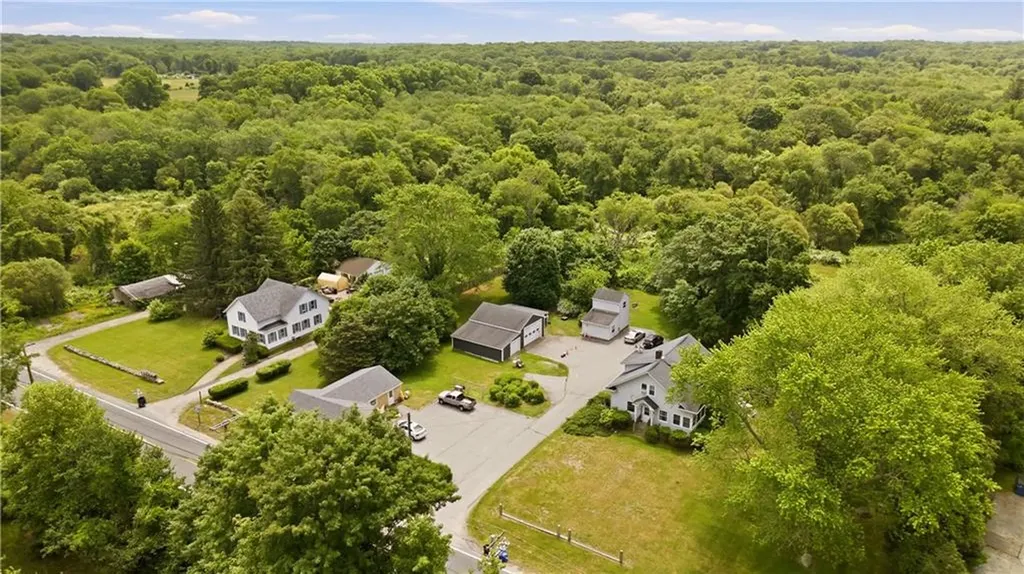 21 East Road Tiverton RI 02878