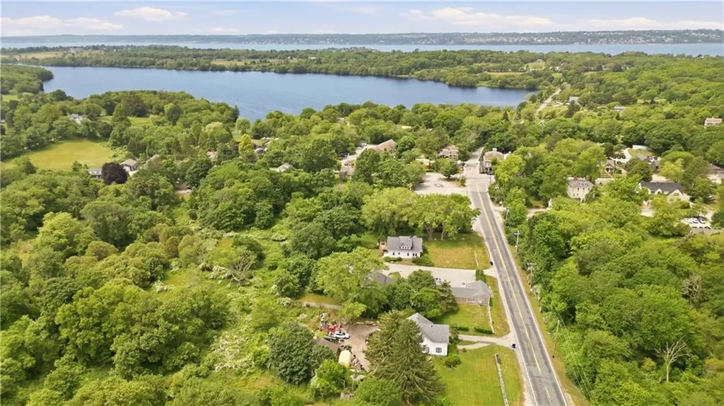 21 East Road Tiverton RI 02878