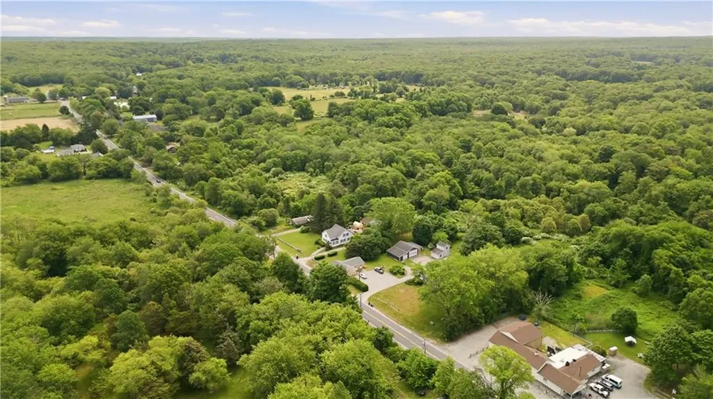 21 East Road Tiverton RI 02878
