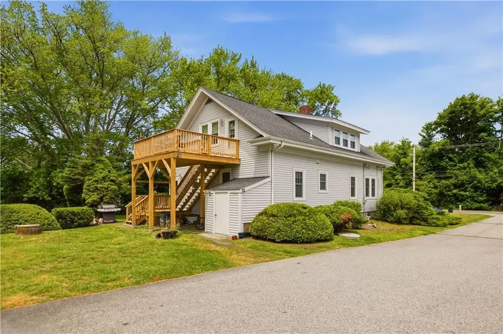 21 East Road Tiverton RI 02878