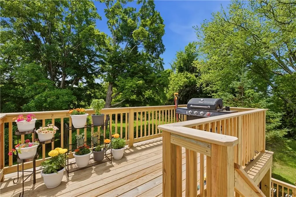 21 East Road Tiverton RI 02878