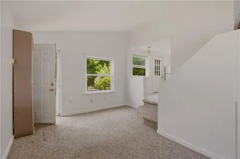 21 East Road Tiverton RI 02878