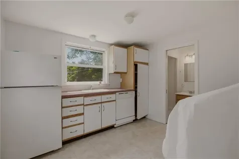 21 East Road Tiverton RI 02878